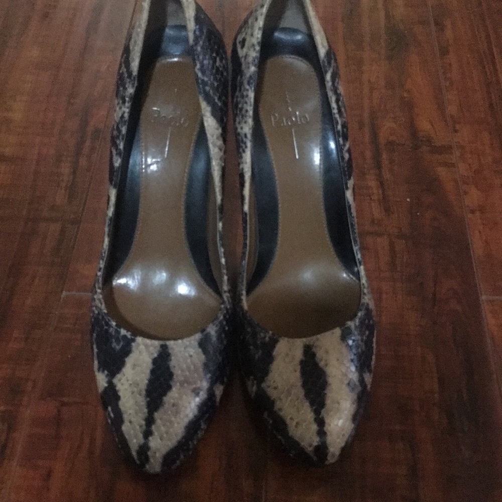 Nordstrom Snakeskin heel 6.5
